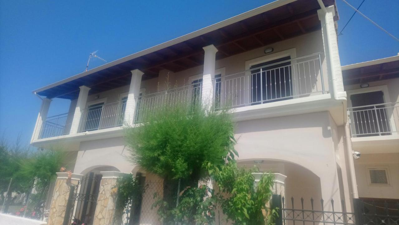 Mary'S Apartments Close To The Sea Агиос-Георгиос Экстерьер фото